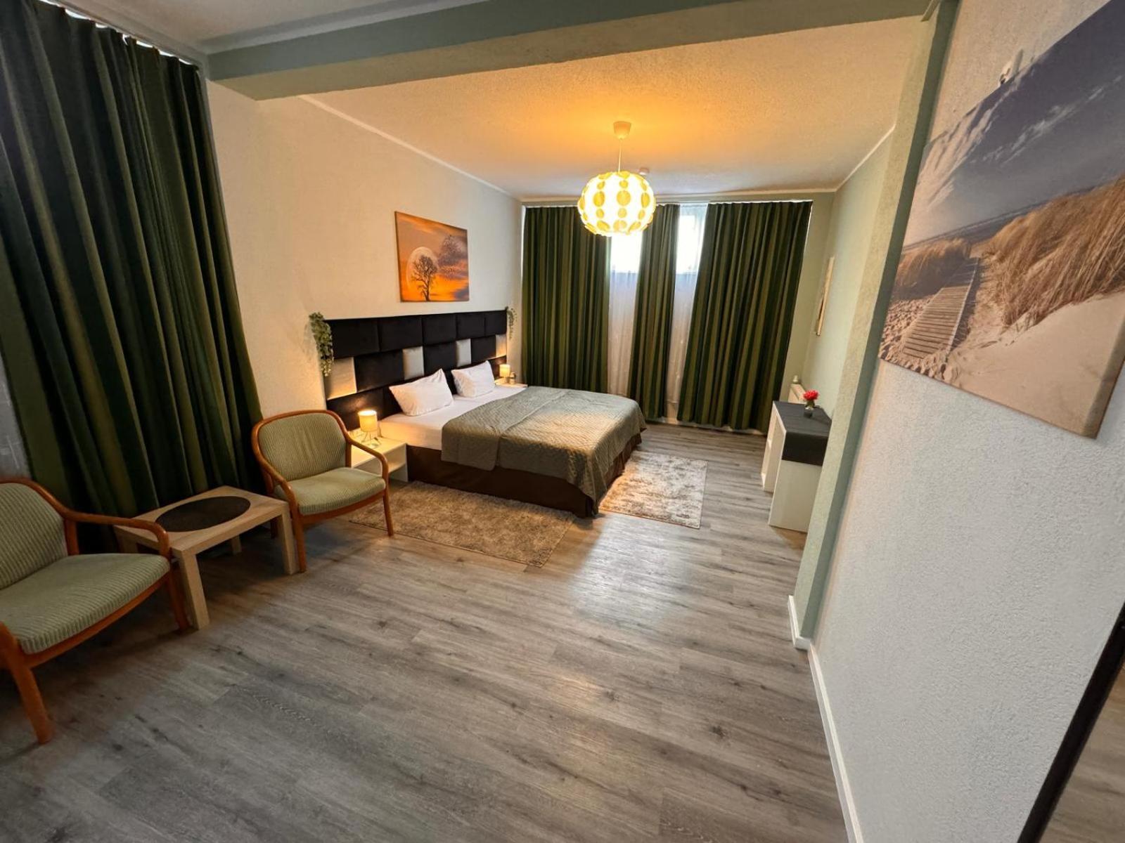 F-F Haus Monteuren Unterkunft Neuhausen auf den Fildern Buitenkant foto