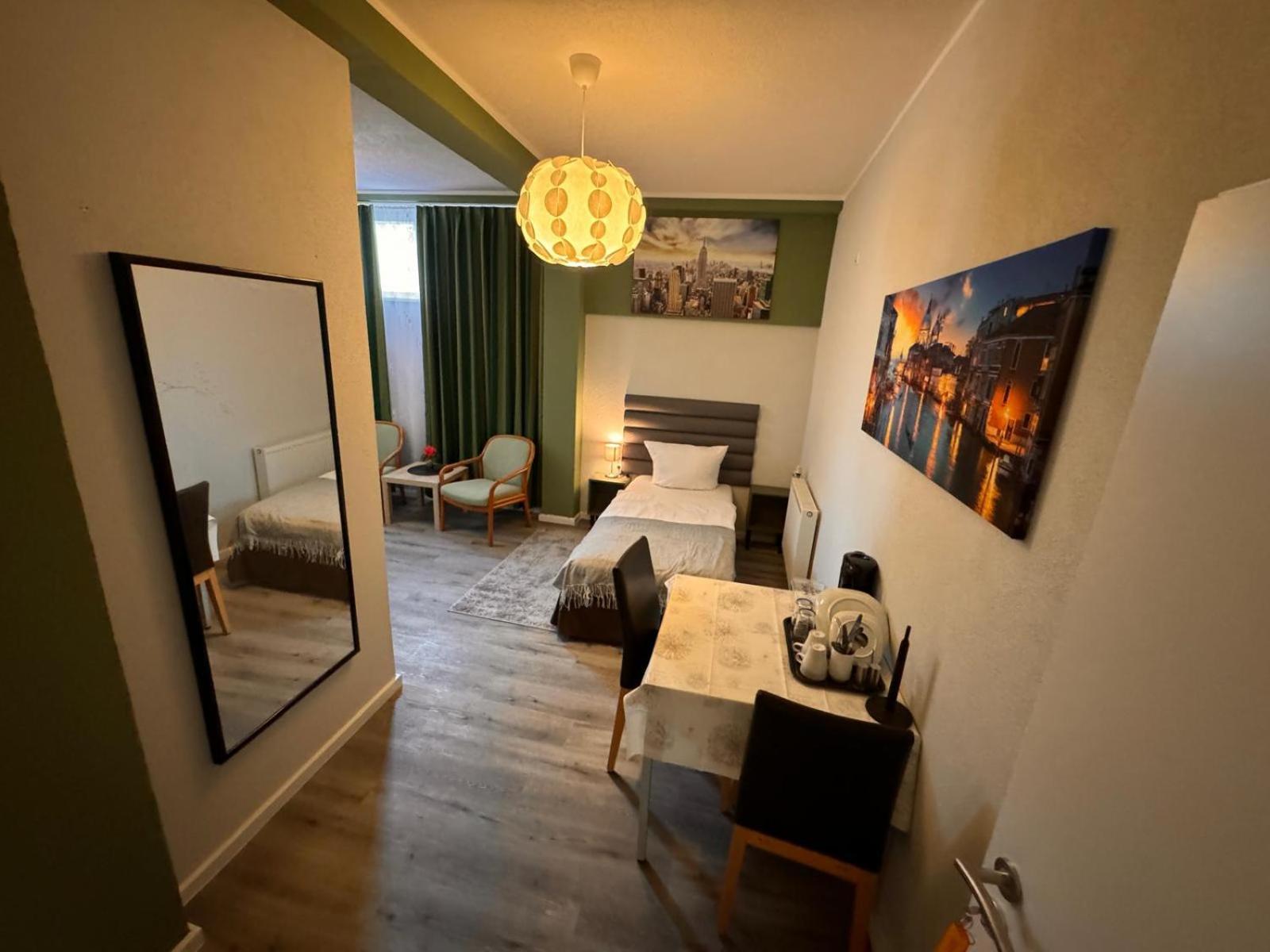 F-F Haus Monteuren Unterkunft Neuhausen auf den Fildern Buitenkant foto